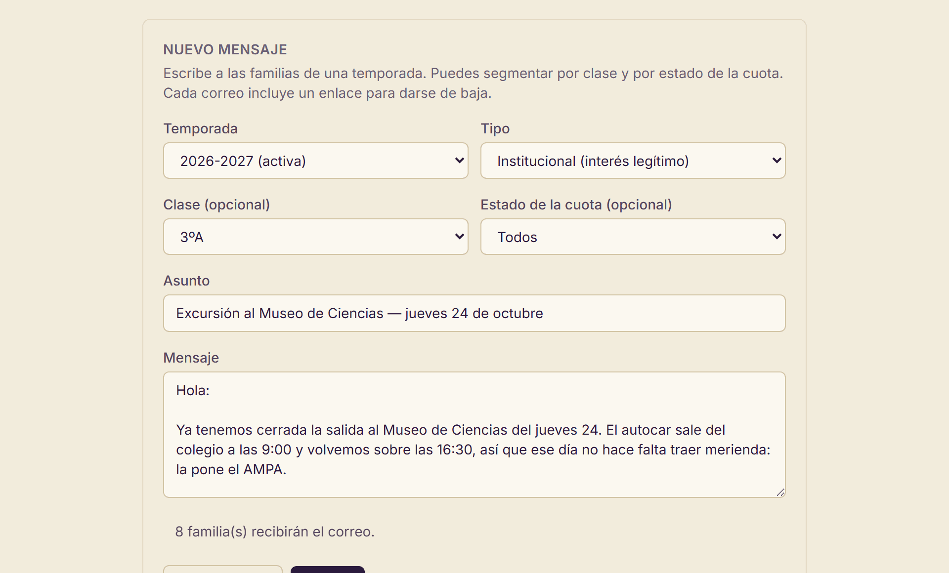 Redacción de una comunicación: selectores de temporada, clase y estado de la cuota sobre el asunto y el mensaje, con el recuento de familias que recibirán el correo.